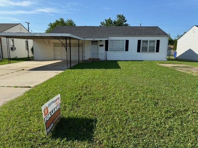 Primary Photo - 2 bed, one bath in Norman with carport!