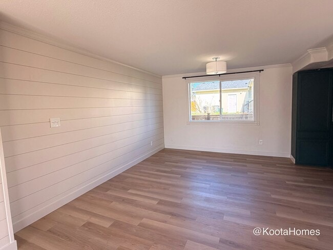 Building Photo - 1215 Skagit St