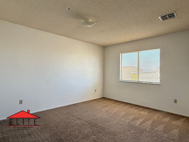Building Photo - 924AT