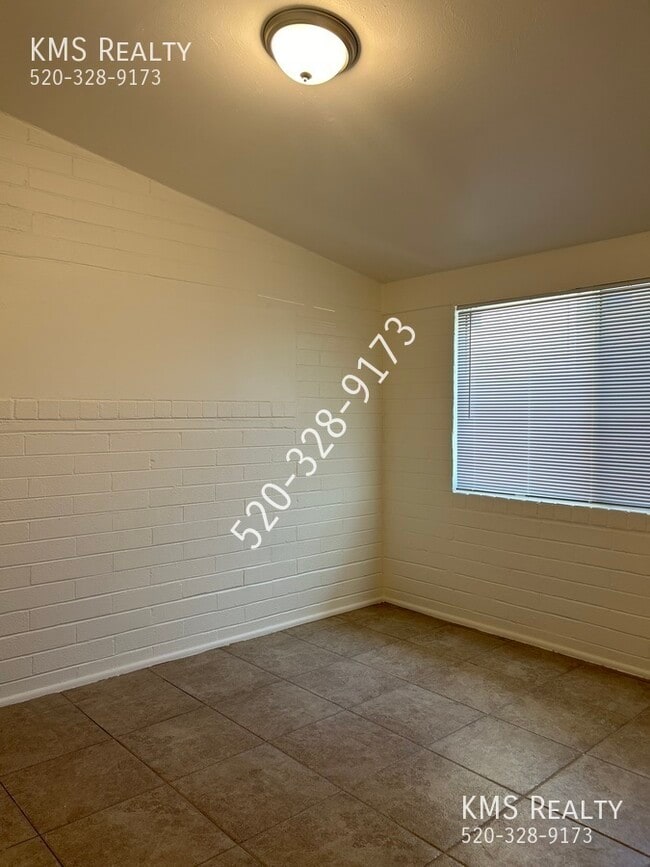 Building Photo - 5126 E Bellevue St