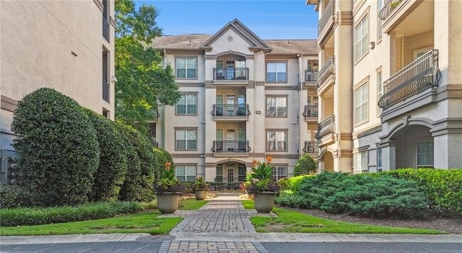 Building Photo - 2910 Clairmont Rd