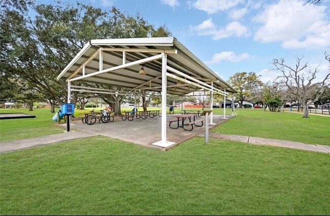 Building Photo - 1808 Dolphin Dr