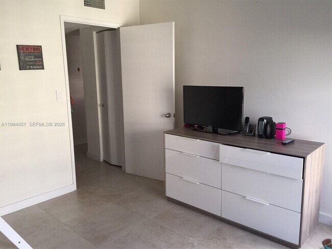 Building Photo - 19101 NE 36th Pl