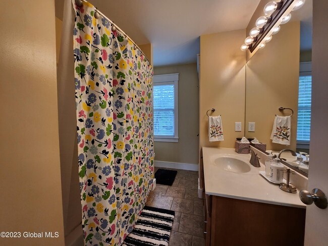 Building Photo - 48 Wright St