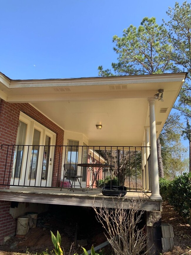 Building Photo - 971 Manningham Rd