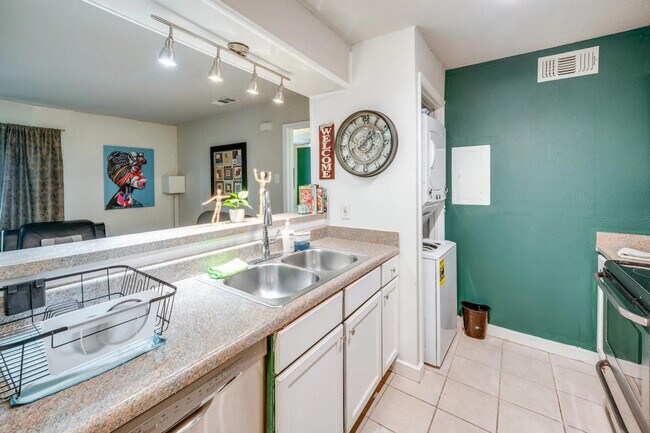 Building Photo - 6900 Skillman St