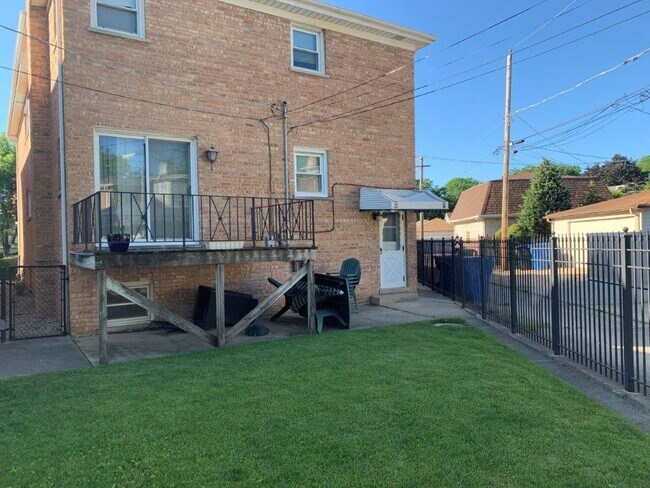 Building Photo - 6217 W Huntington St