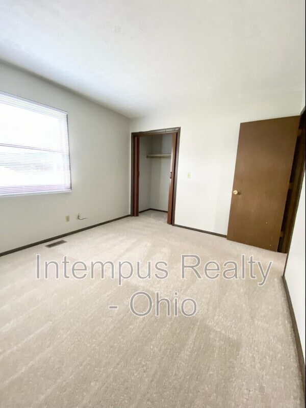 Building Photo - 718 W Light St