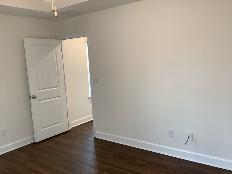 Building Photo - 10327 Watercrest Ct