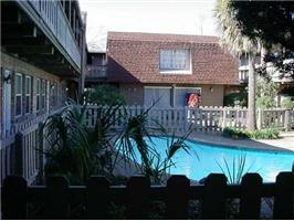 Pool Courtyard - Chalet Apartments