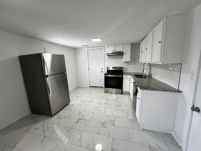 Building Photo - Cozy 3 Bed, 1 Bath Ranch – Move-In Ready!