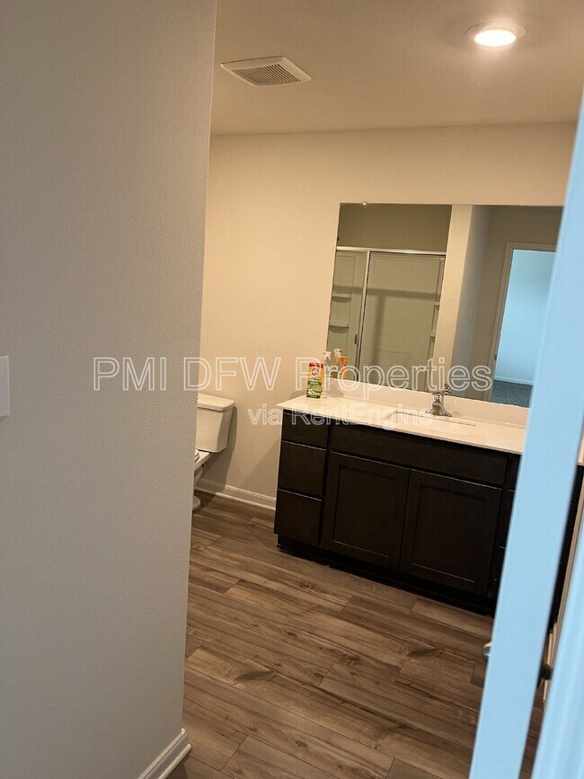 Building Photo - 640 Aqueduct Dr