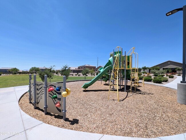 Building Photo - 6952 W Golden Ln