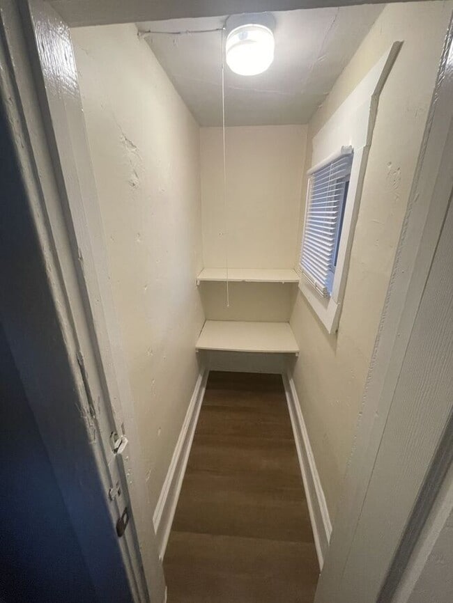 Building Photo - 1BD 1BA Duplex