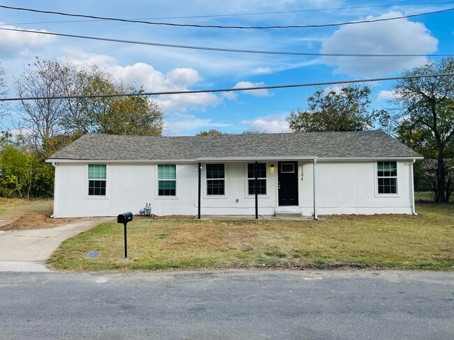 Building Photo - 1104 Evans St