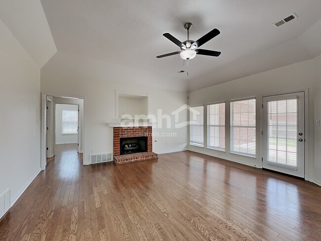 Building Photo - 5634 Broadway Dr W