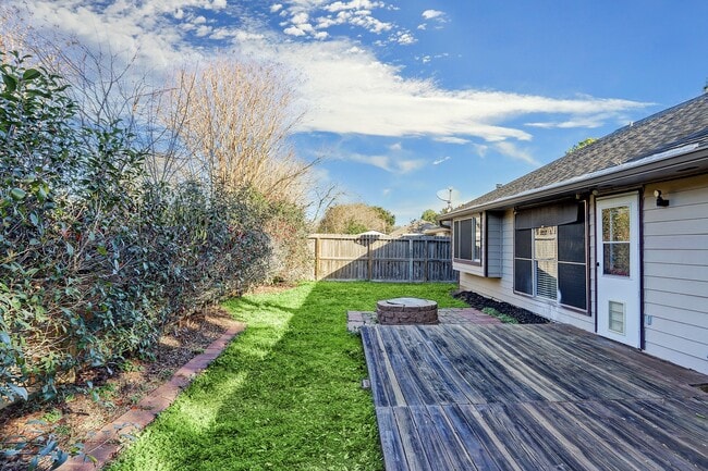 Building Photo - 6819 Yardley Dr