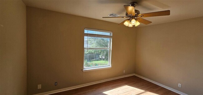 Building Photo - 11505 Emerald Falls Dr