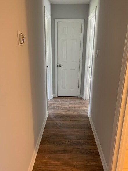 Building Photo - 205 River Cove