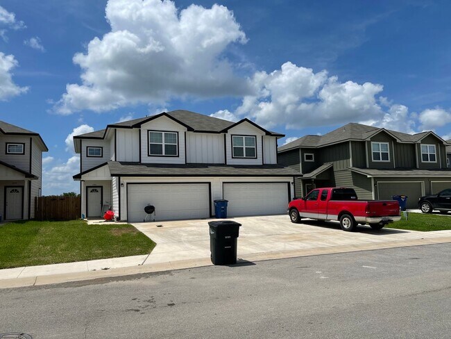 Building Photo - Townhome for rent