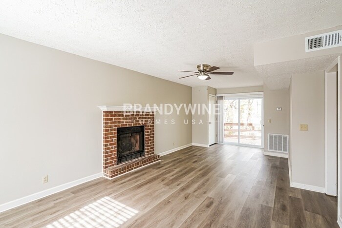 Building Photo - 924 Ilawood Dr