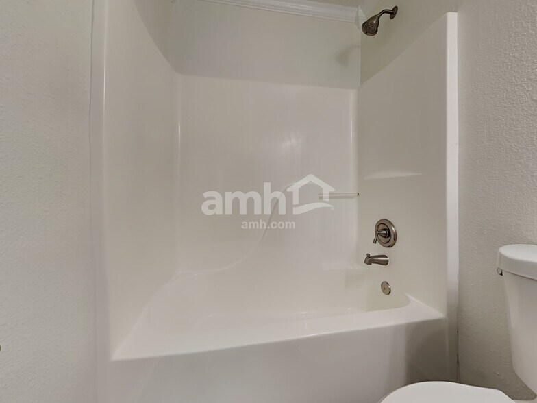 Building Photo - 15522 Dry Creek Rd