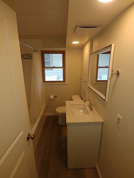 Bathroom - 1230 Hewitt Ave