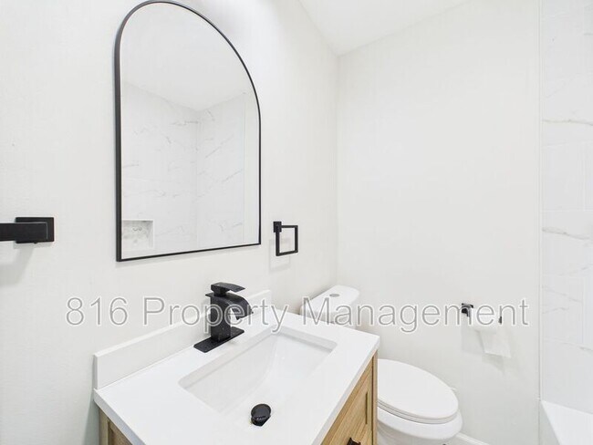 Building Photo - 11214 E Lexington Ave