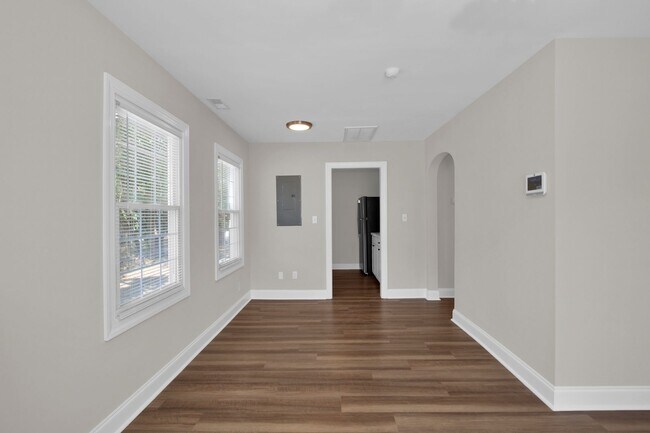 Building Photo - 2 Bedroom 1 Bath In Fayetteville- Small Do...