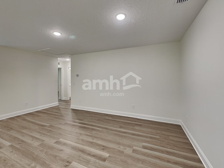 Building Photo - 11655 Hillside Dr