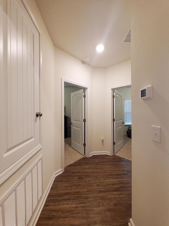 Building Photo - 329 Merlin Ct