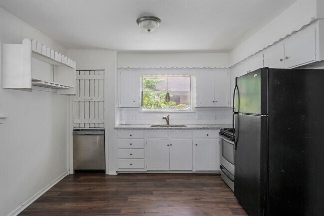 Building Photo - 405 Steeple Ridge Rd