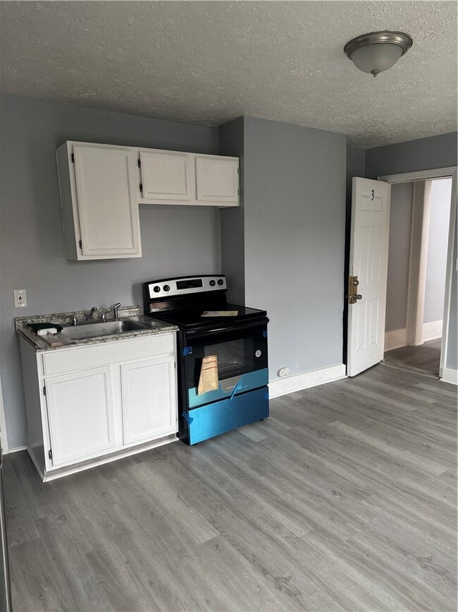 Building Photo - 751 Dewey Ave