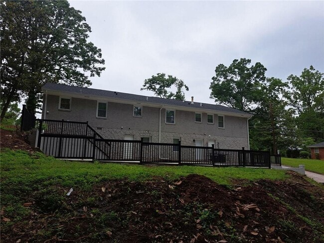 Building Photo - 700 Lynn Cir SW