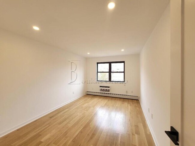 Building Photo - 2 bedroom in ASTORIA NY 11105