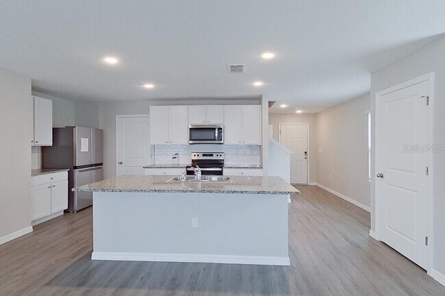 Building Photo - 8650 SW 44th Ct
