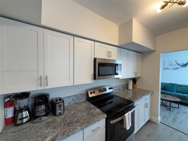 Building Photo - 10002 E Bay Harbor Dr