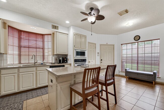 Building Photo - 811 Colony Glen Ct