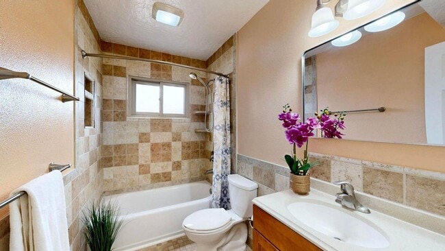 Building Photo - Charming Northeast Heights Rental - Pet Friendly!