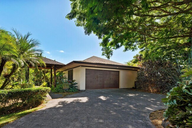 Building Photo - Luxury furnished 4 bedroom 3 bathroom with pool, spa, and outdoor showers