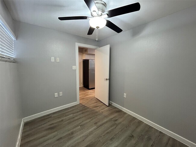 Building Photo - 2807 Beauchamp St
