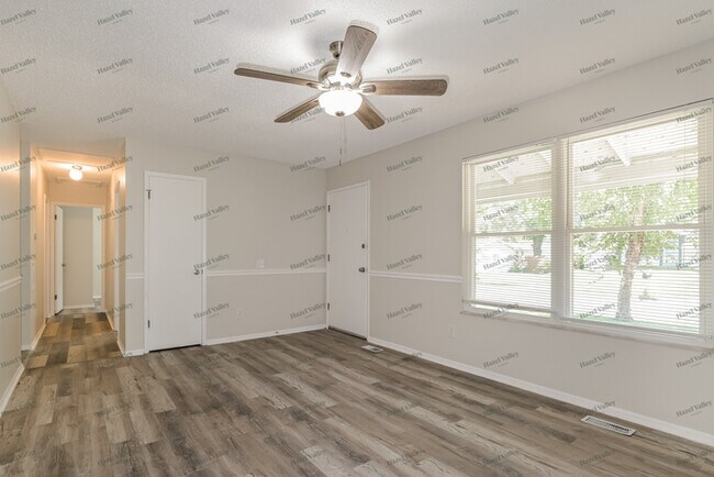 Building Photo - 2355 Lindsay Ln