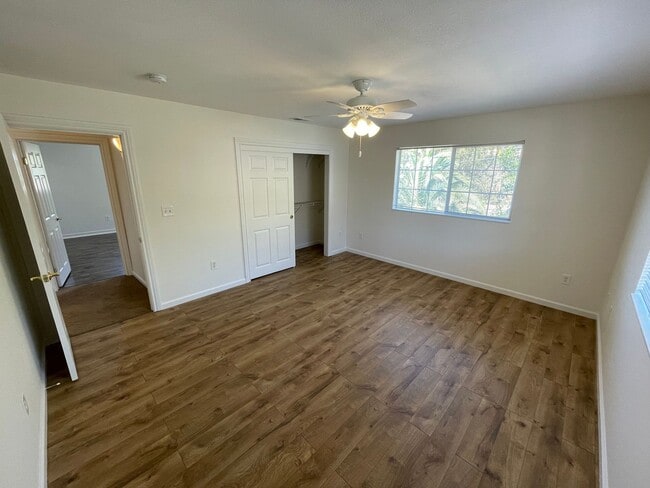 Building Photo - 4527 Hollister Ave
