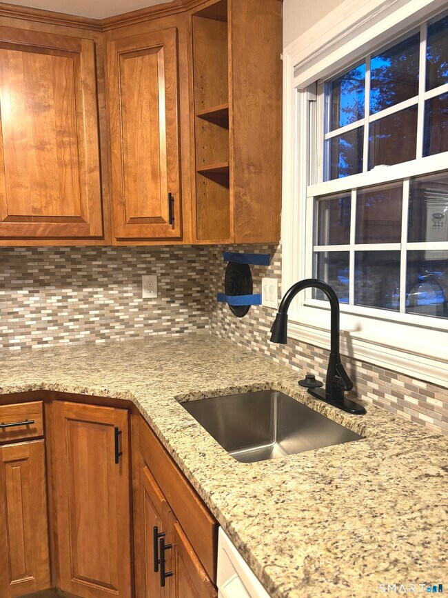 Building Photo - 17 Brickyard Rd