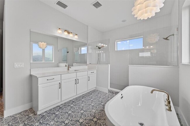Building Photo - 5917 Cat Claw Ln