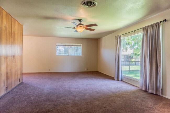 Building Photo - Spacious 3-Bedroom, 4-Bath Vintage Home wi...