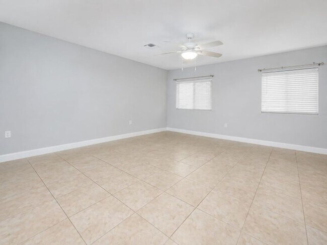 Building Photo - 1223 W 27th St