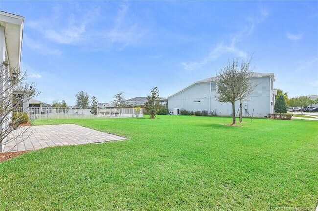 Building Photo - 10550 SW Captiva Dr