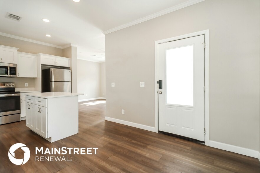 Building Photo - 1701 16th Ave S