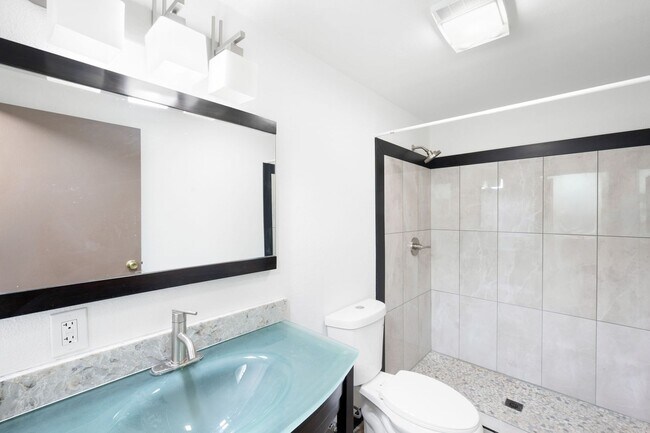 Building Photo - 4BD, 2BA Arvada Half-Duplex with 1-Car Garage and Back Yard